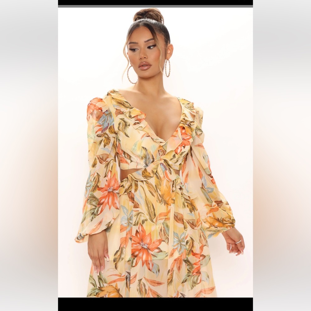 Perfect maxi dress long sleeve and back cut outs new w/tags.